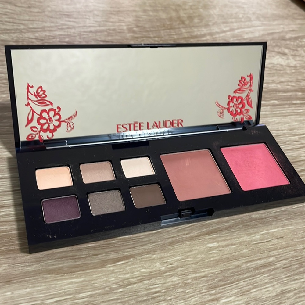 Estée Lauder eyeshadow and blush palette new